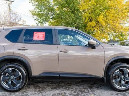 Certified 2025 Nissan Rogue SV image 5