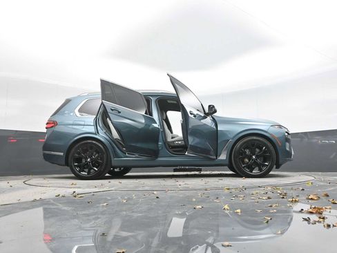 Used 2023 BMW X7 xDrive40i w/ Premium Package image 45