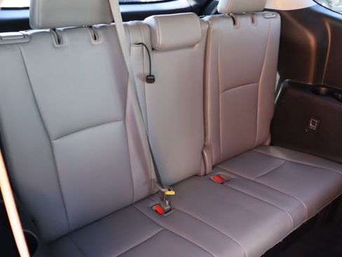 Used 2022 Toyota Highlander XLE AWD/4WD image 40