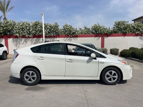 Used 2015 Toyota Prius Three image 2