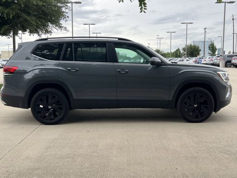 Certified 2025 Volkswagen Atlas SE w/ Panoramic Sunroof Package FWD image 11
