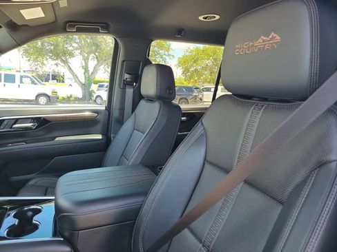 Used 2025 Chevrolet Tahoe High Country AWD/4WD image 15