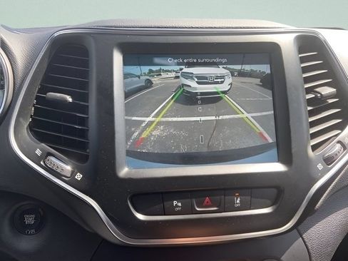Used 2021 Jeep Cherokee Latitude Lux w/ Comfort/Convenience Group AWD/4WD image 24