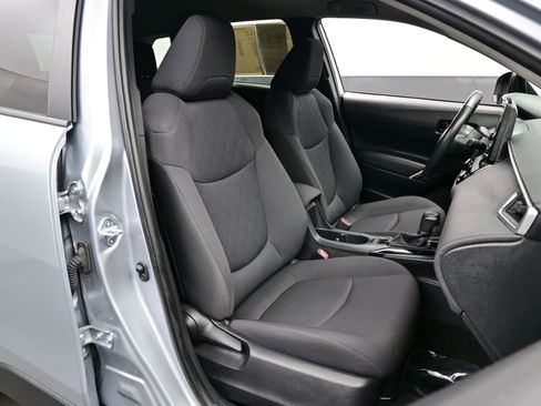 Used 2024 Toyota Corolla Cross LE image 13