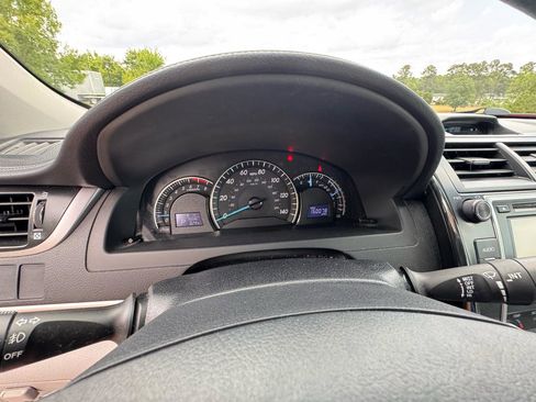 Used 2012 Toyota Camry XLE w/ Leather Pkg FWD image 20