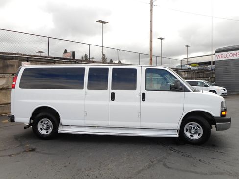 Used 2016 Chevrolet Express 3500 LT w/ LT Preferred Equipment Group image 6