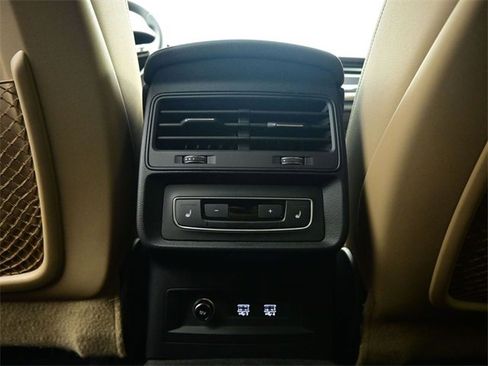 Used 2019 Audi Q8 Premium w/ Convenience Package image 13