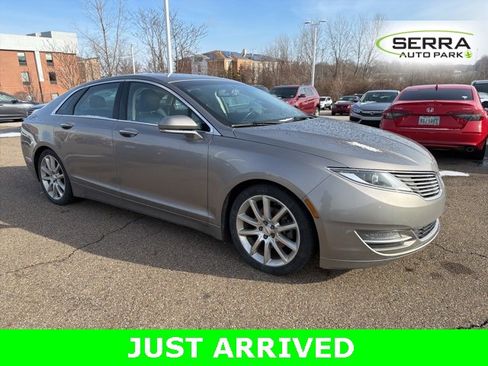 Used 2016 Lincoln MKZ image 2