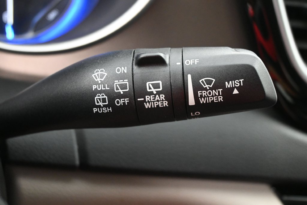 Used 2022 Chrysler Voyager LX FWD image 16