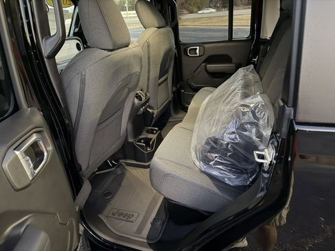 New 2026 Jeep Gladiator Sport AWD/4WD image 11