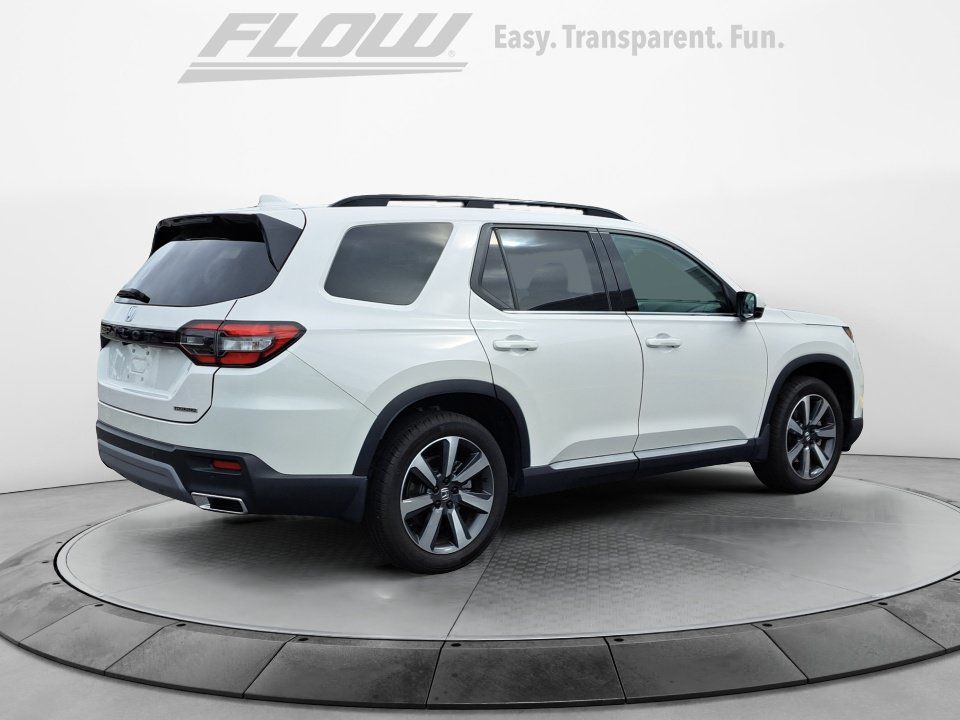 Used 2025 Honda Pilot Touring image 8