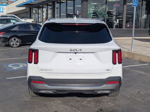 Used 2024 Kia Sorento S image 6