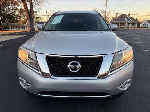Used 2014 Nissan Pathfinder SV image 3