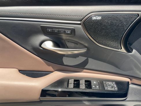 Used 2025 Lexus ES 300h Ultra Luxury FWD image 14