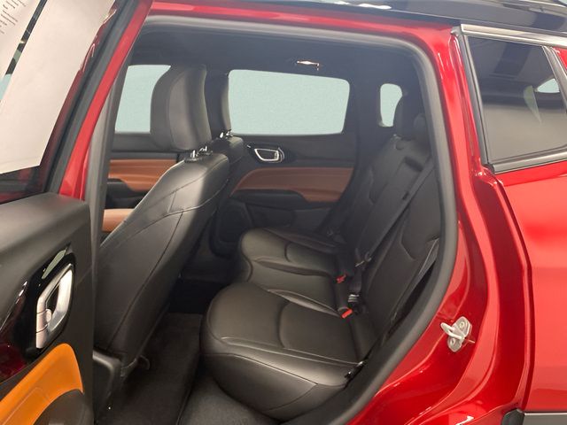 Used 2025 Jeep Compass Limited AWD/4WD image 19
