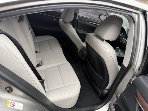 Used 2016 Lexus ES 350 w/ Navigation System Package image 20