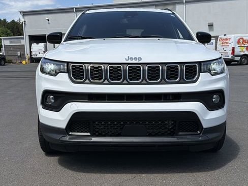 Used 2024 Jeep Compass Latitude AWD/4WD image 16