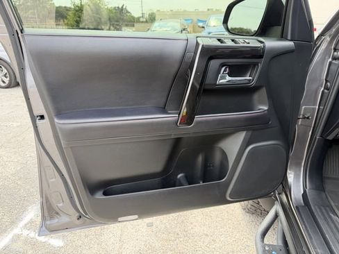 Used 2022 Toyota 4Runner TRD Off-Road Premium w/ Moonroof Package AWD/4WD image 11