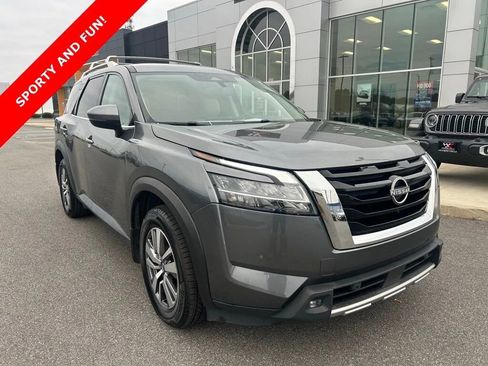 Used 2022 Nissan Pathfinder SL FWD image 1