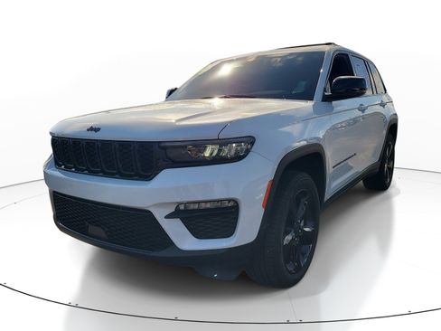 Used 2025 Jeep Grand Cherokee Limited w/ Black Appearance Package RWD image 3