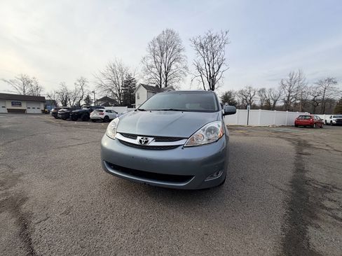 Used 2008 Toyota Sienna XLE Limited image 2