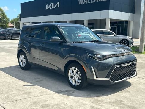 Certified 2025 Kia Soul LX w/ LX Technology Package FWD image 4