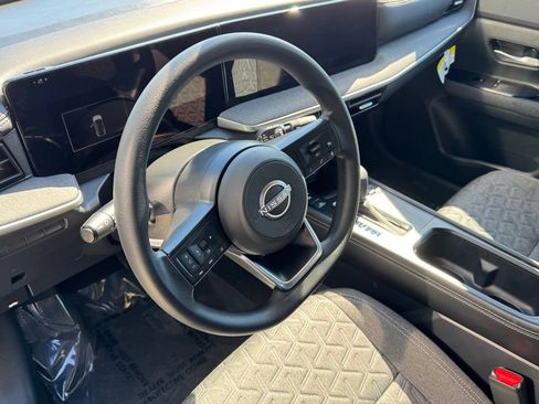 Certified 2025 Nissan Kicks SV image 17