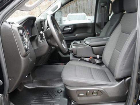 Used 2024 Chevrolet Silverado 2500 Custom w/ Custom Value Package image 8