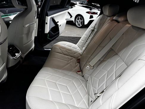 Used 2025 BMW 740i w/ Premium Package image 43