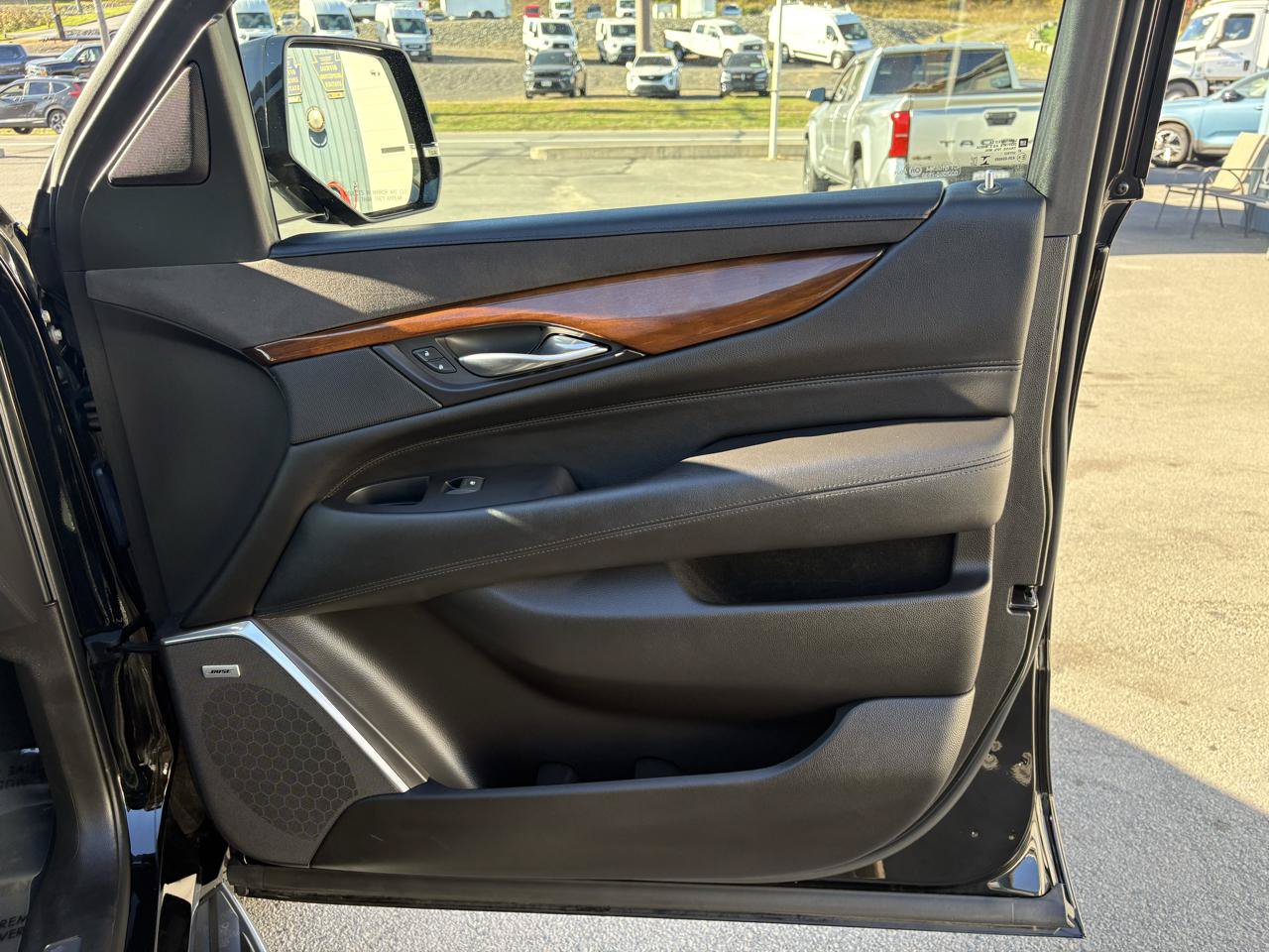 Used 2018 Cadillac Escalade ESV Luxury AWD/4WD image 16