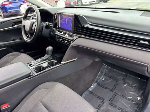 Used 2025 Toyota Camry LE FWD image 34