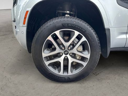 Certified 2022 Land Rover Defender 110 XS Edition image 9