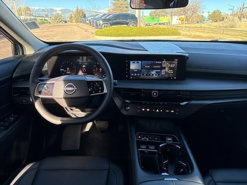 Used 2025 Nissan Murano SV image 14