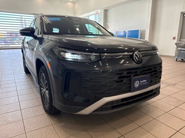Certified 2025 Volkswagen Tiguan S w/ 18" Wheel Package AWD/4WD image 1