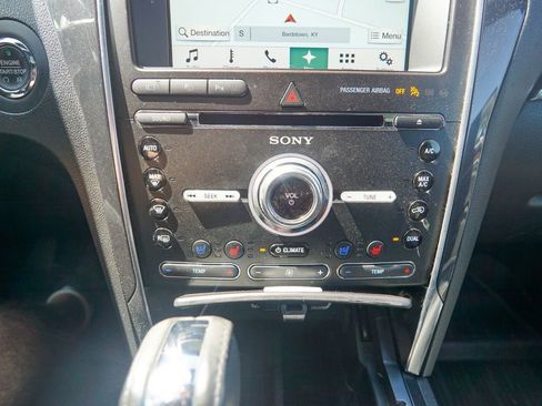 Used 2017 Ford Explorer Limited w/ Equipment Group 301A AWD/4WD image 32