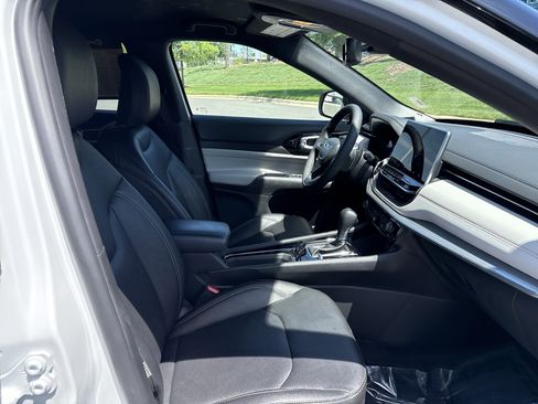 Used 2026 Jeep Compass Limited image 23