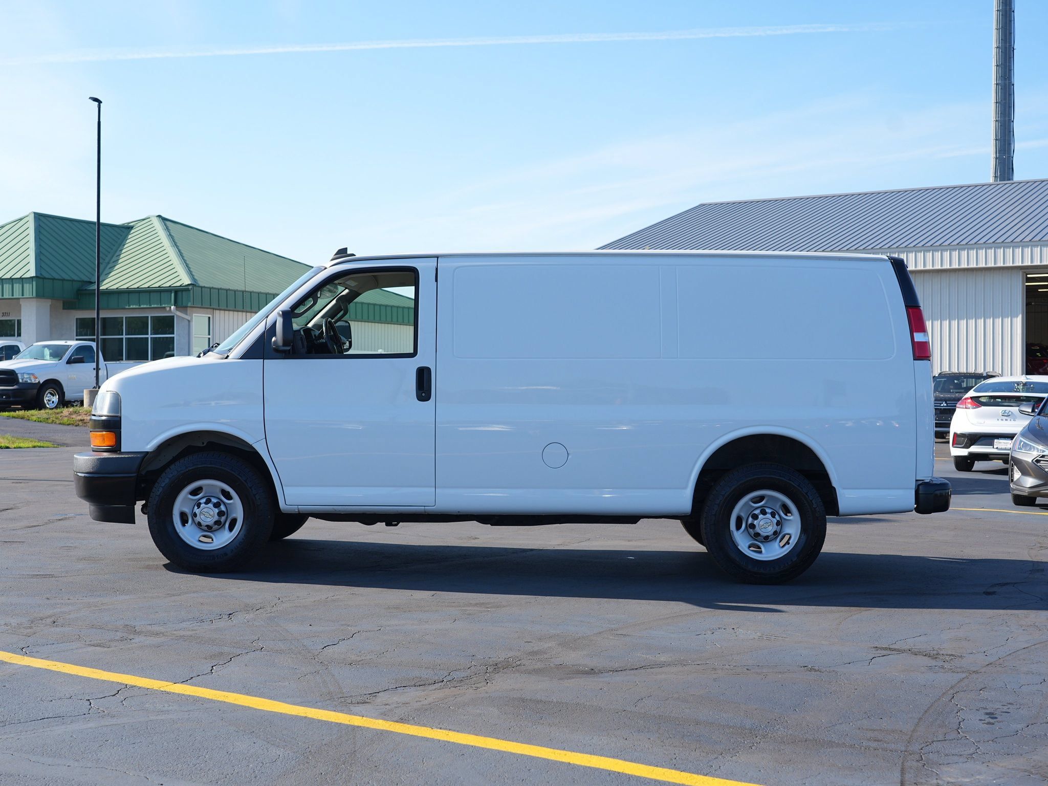 Used 2020 Chevrolet Express 3500 w/ Driver Convenience Package RWD image 7