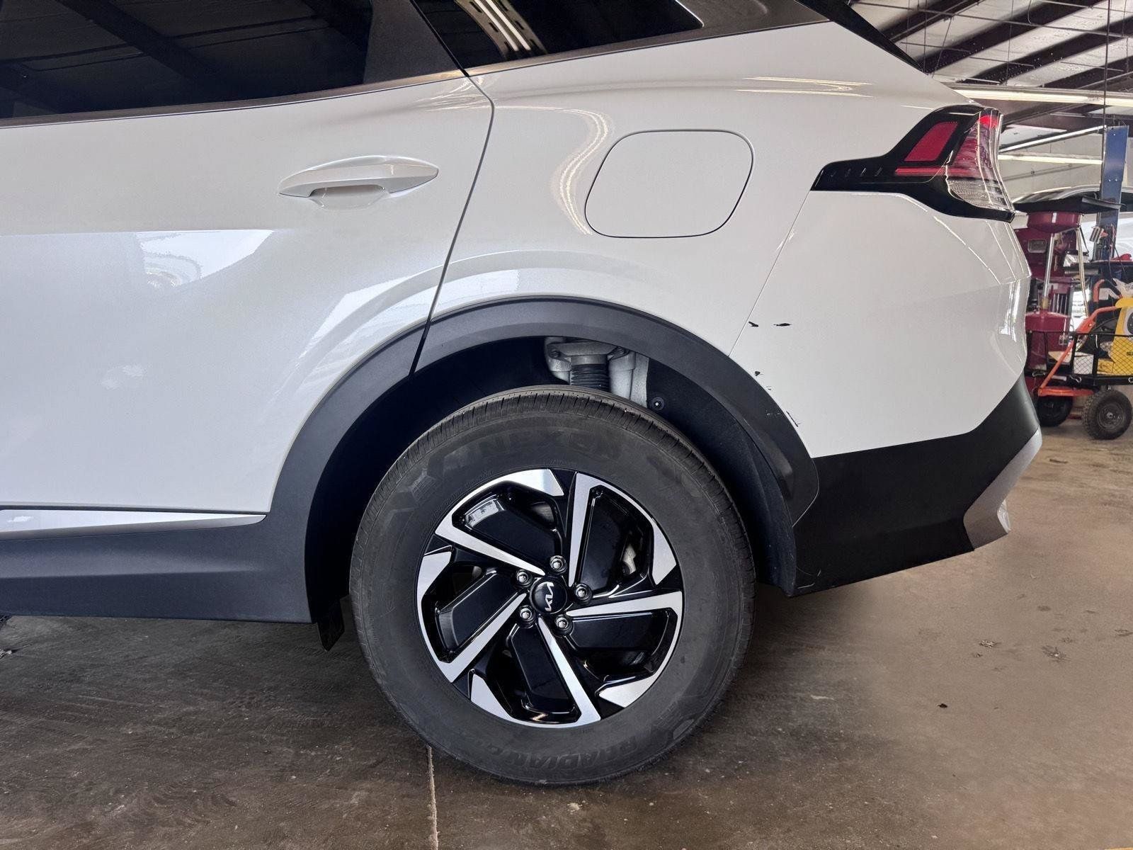 Certified 2025 Kia Sportage LX AWD/4WD image 38