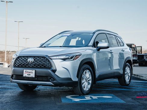 Used 2023 Toyota Corolla Cross LE image 4