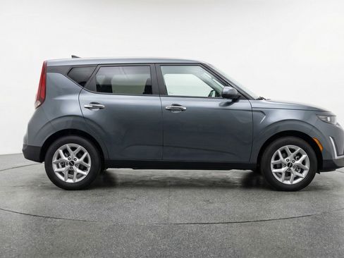 Used 2025 Kia Soul LX w/ LX Technology Package FWD image 11