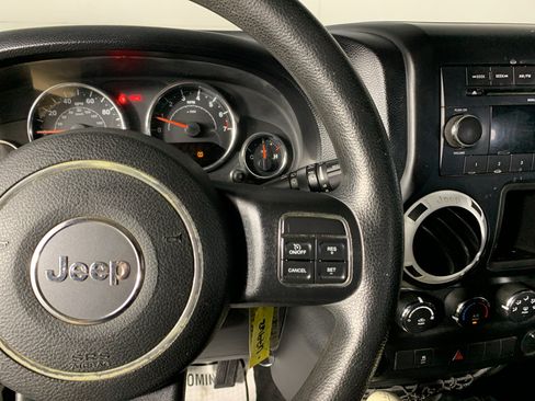 Used 2014 Jeep Wrangler Unlimited Sport w/ Max Tow Package AWD/4WD image 19