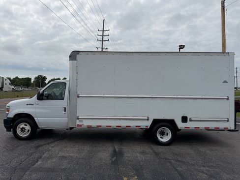 Used 2022 Ford E-350 and Econoline 350 Super Duty RWD image 1