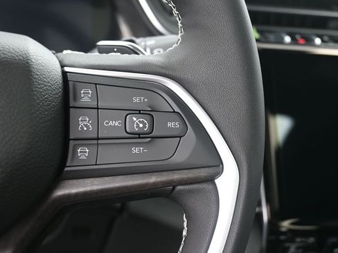 New 2025 Jeep Grand Cherokee Limited w/ Luxury Tech Group II image 36