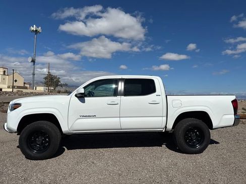 Used 2022 Toyota Tacoma SR5 image 2
