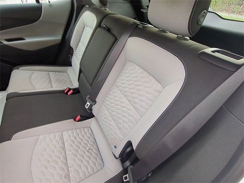 Used 2020 Chevrolet Equinox LS image 28