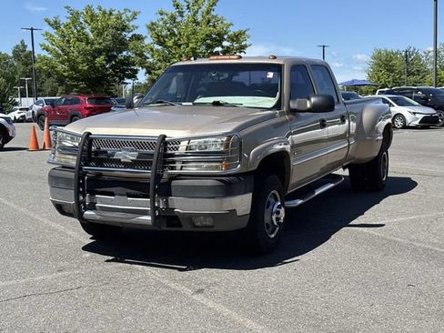 Used 2004 Chevrolet Silverado 3500 LS w/ Heavy-Duty Power Package AWD/4WD image 5