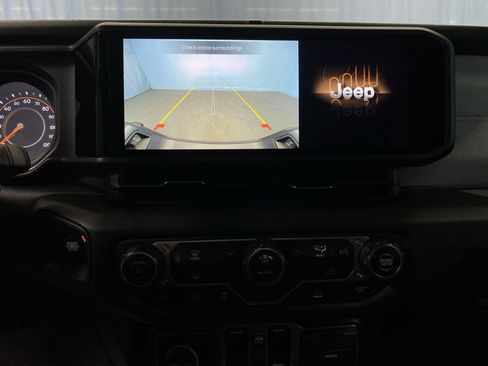 Certified 2024 Jeep Gladiator Sport image 17