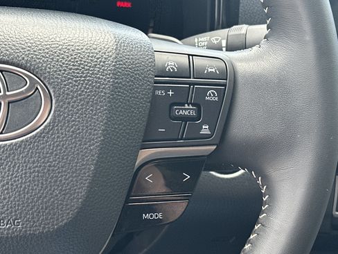 Used 2025 Toyota Camry SE FWD image 19