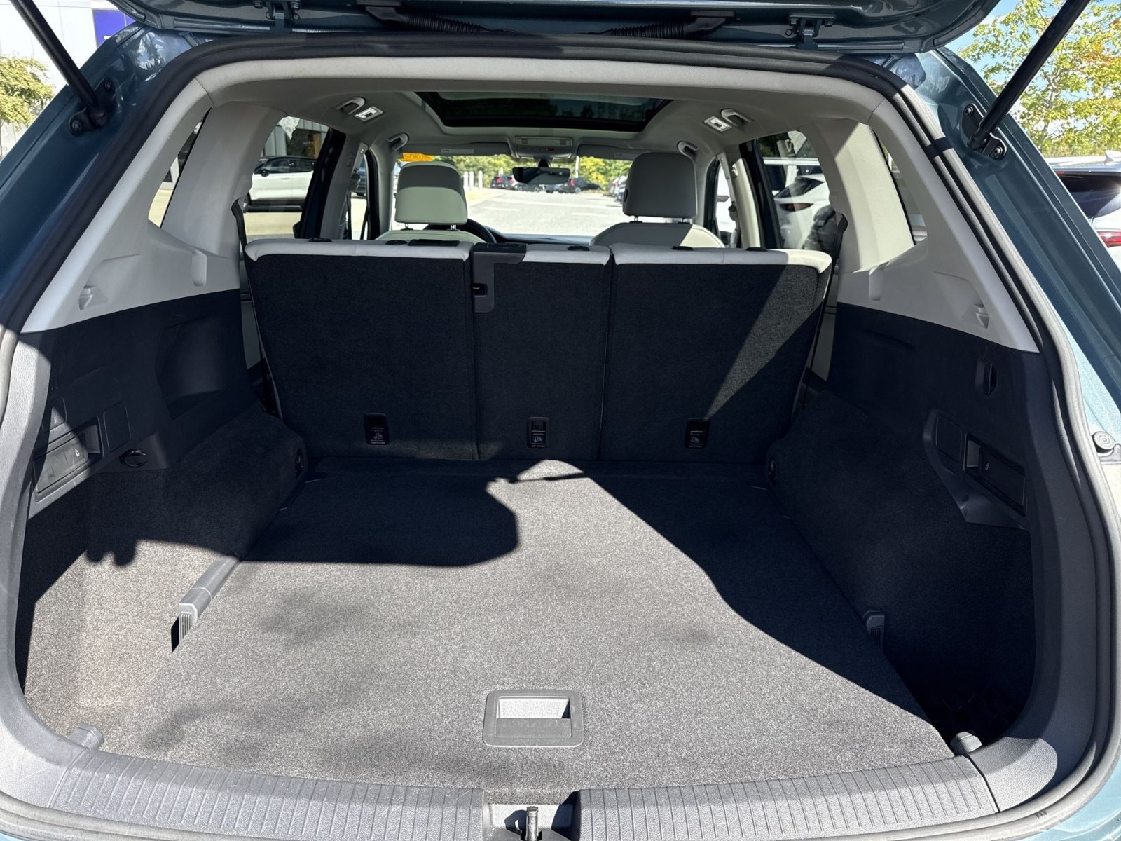 Used 2021 Volkswagen Tiguan SE AWD/4WD image 24