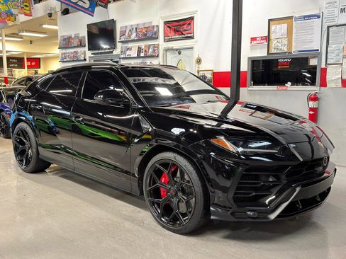 Used 2019 Lamborghini Urus image 3